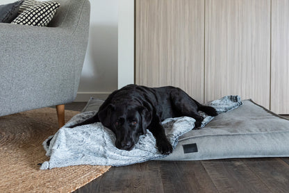 Superior Pet Goods Calming Pet Blanket Water Resistant Artic Faux Fur