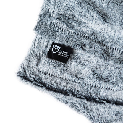Superior Pet Goods Calming Pet Blanket Water Resistant Artic Faux Fur